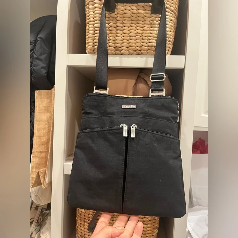 BAGALLINI Black Crossbody Bag